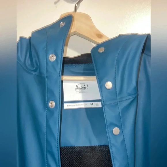 Herschel Supply Company Fishtail Raincoat Women's M - Picture 7 of 7